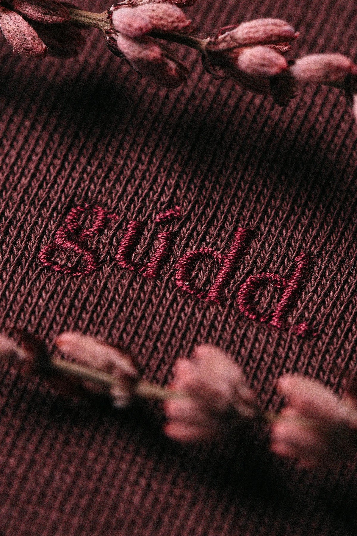 the mahagony crewneck.