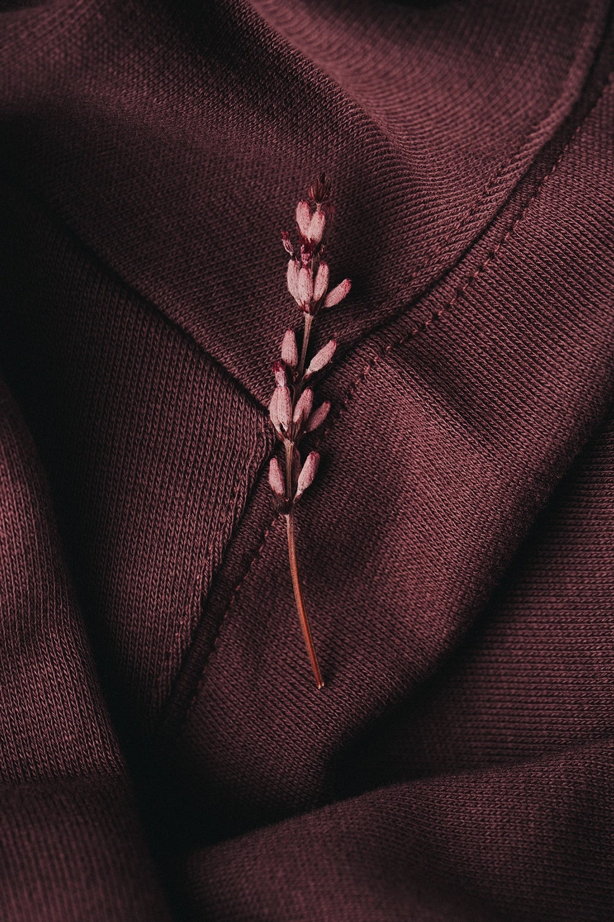 the mahagony crewneck.
